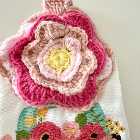 Handmade crochet flower kitchen towel - floral hanging dish towel, Cottagecore - Picture 4 of 7